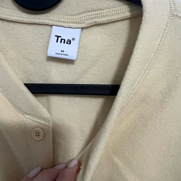 Aritzia TNA polar button up - Picture 3 of 3